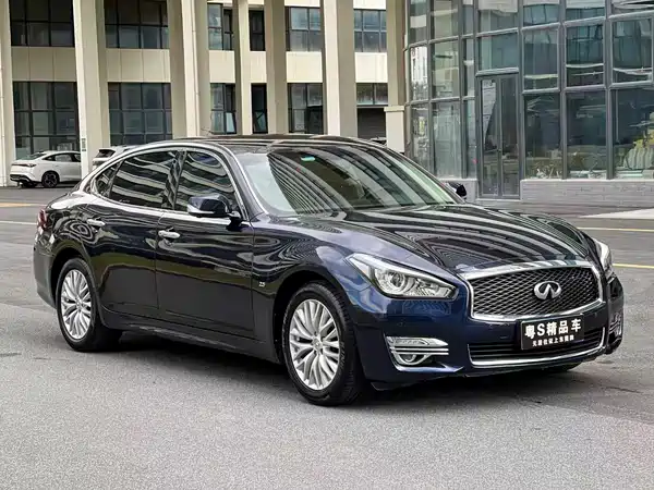 Infiniti Q70 2017