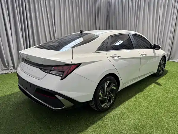 Hyundai Elantra 2023