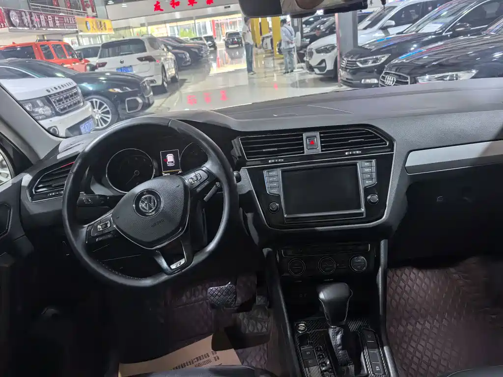 Volkswagen Tiguan L 2018 — фото 10