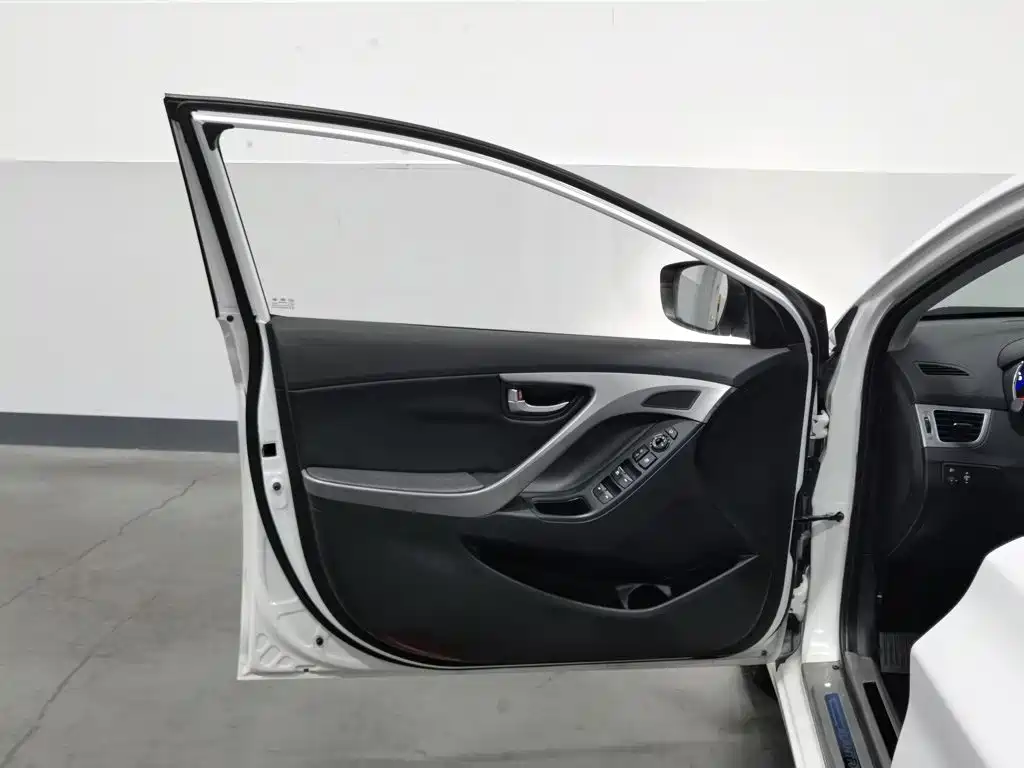 Hyundai Elantra Langdong 2015 — фото 8