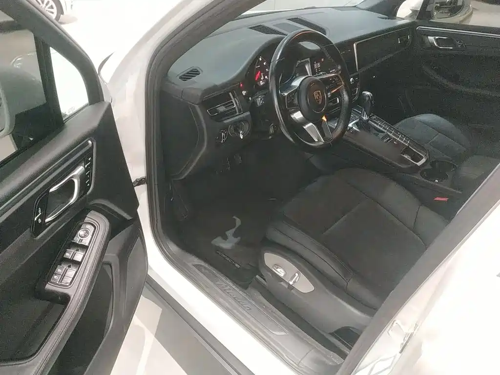 Porsche Macan 2019 — фото 16