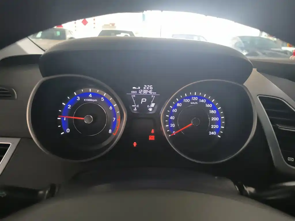 Hyundai Elantra 2017 — фото 8