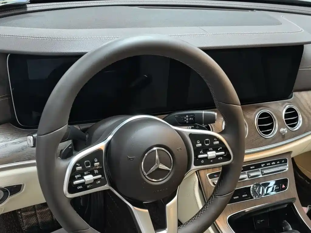Mercedes-Benz E-Class 2019 — фото 17