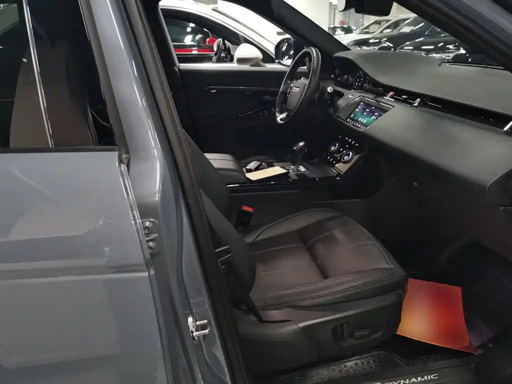 Land Rover Evoque 2021 — фото 20