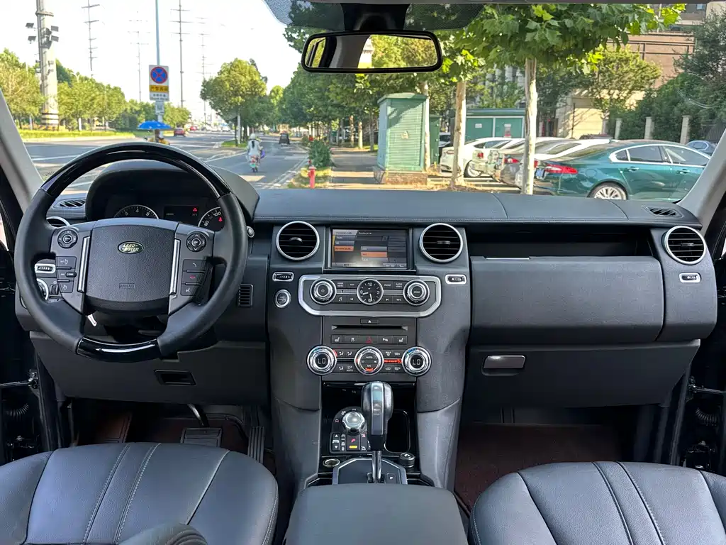 Land Rover Discovery 2010 — фото 25