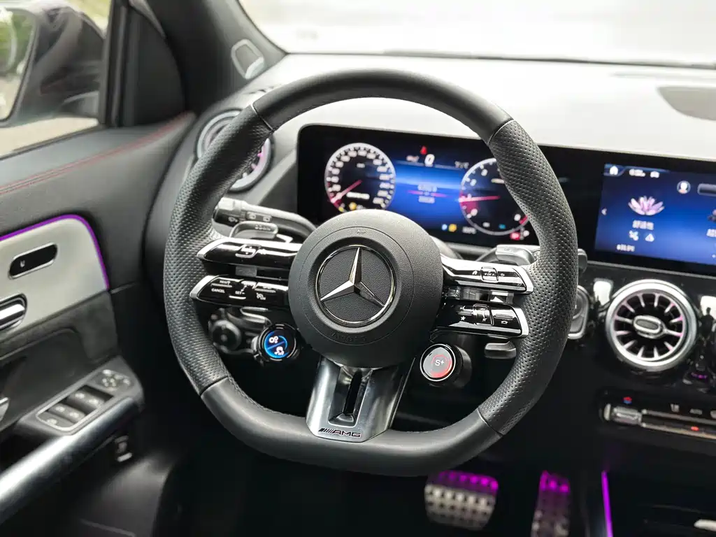 Mercedes-Benz GLA AMG 2024 — фото 10