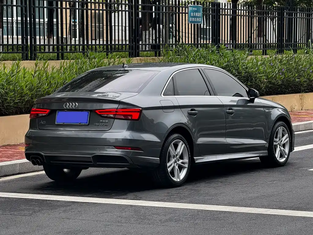 Audi A3 2018 — фото 18