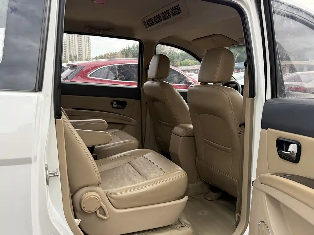 Wuling Hongguang 2014 — фото 14