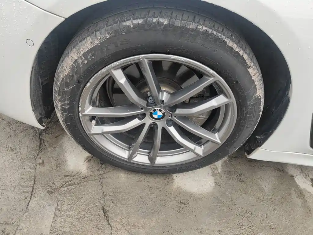 BMW 5 Series 2018 — фото 25