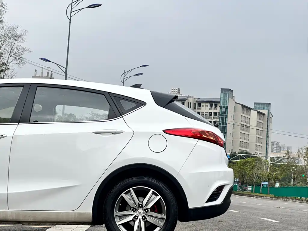 Changan Eado XT 2015 — фото 19