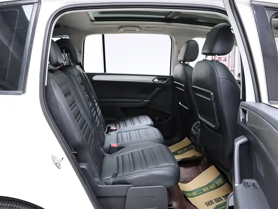 Volkswagen Touran 2018 — фото 16