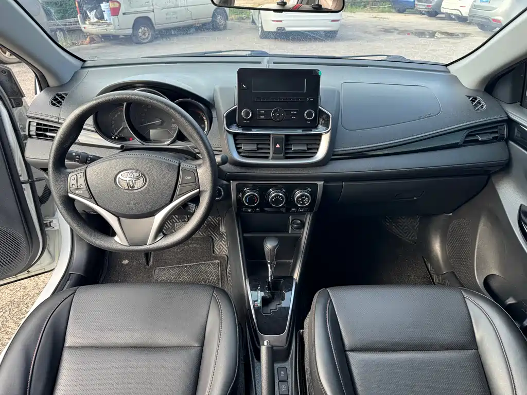 Toyota Yaris L 2022 — фото 10