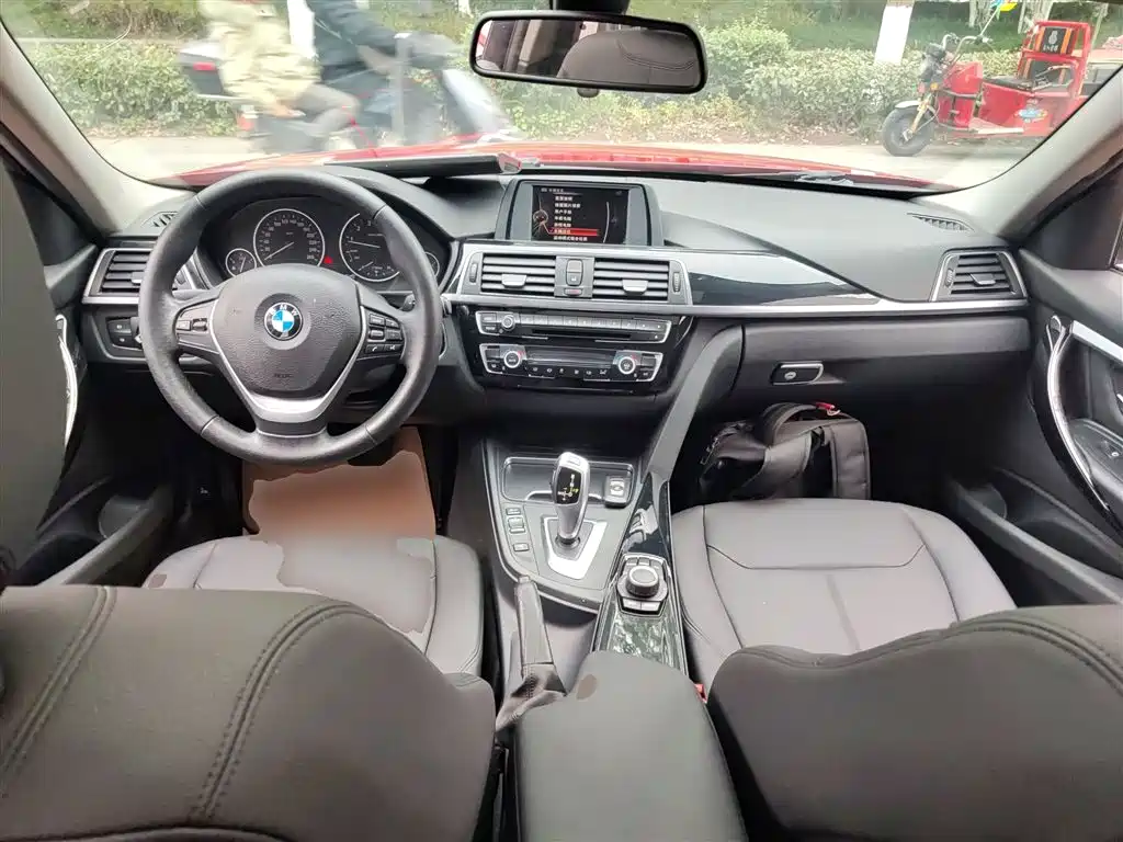 BMW 3 Series 2016 — фото 12