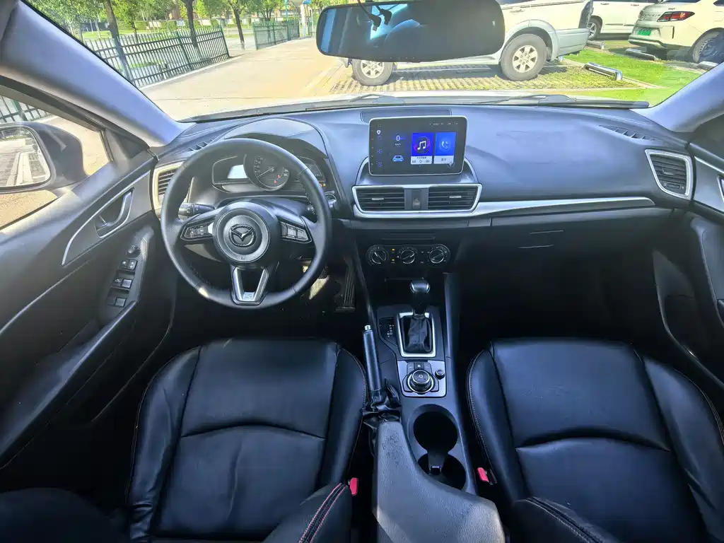 Mazda 3 Axela 2019 — фото 13