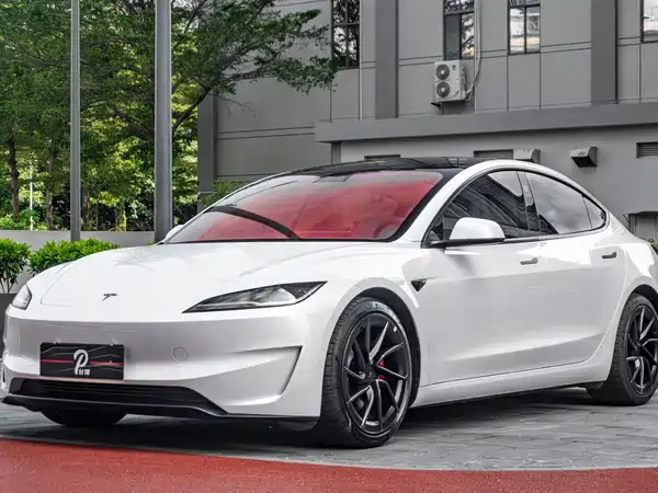 Tesla Model 3 2024