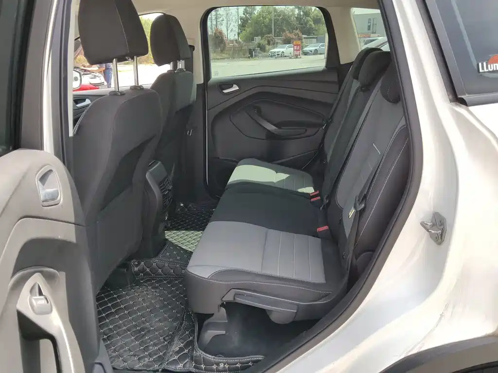 Ford Kuga 2016 — фото 13