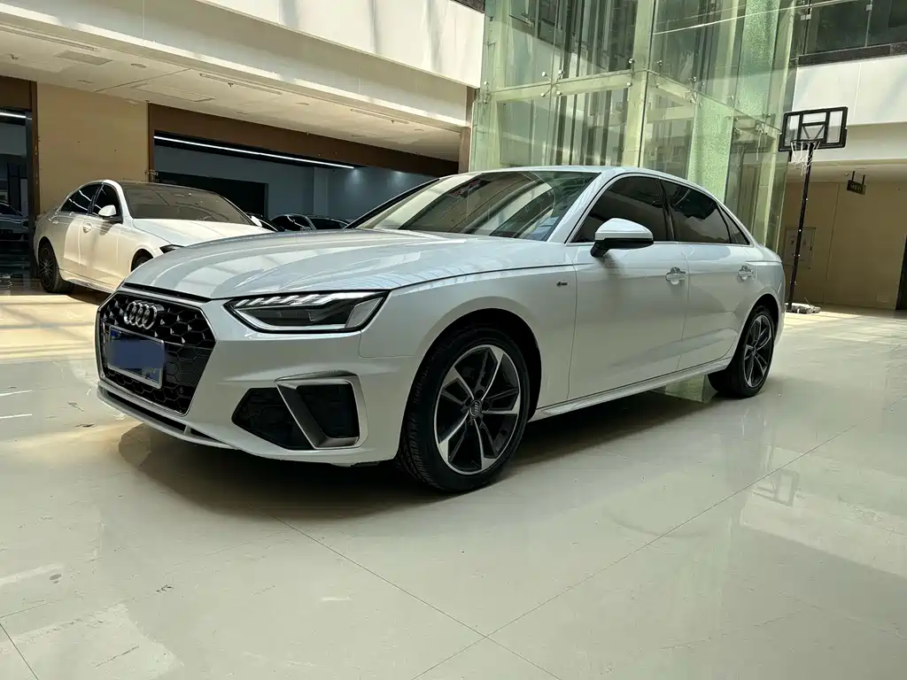 Audi A4L 2020 — фото 1