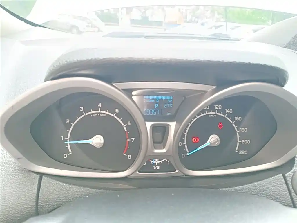 Ford Ecosport 2015 — фото 12