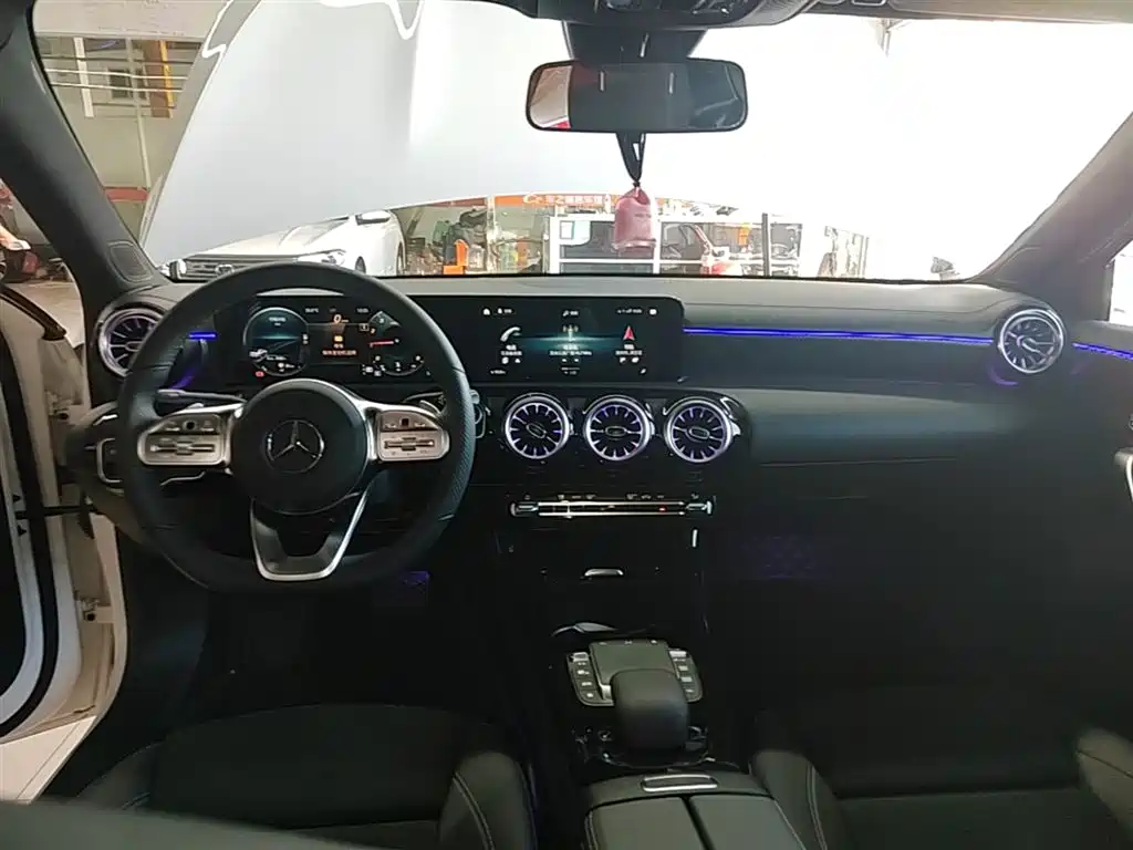 Mercedes-Benz A-Class 2021 — фото 10