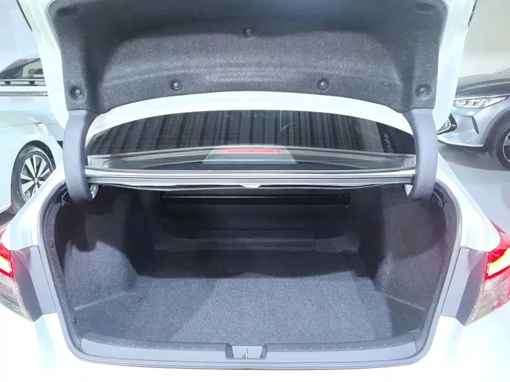 Honda Civic 2023 — фото 19