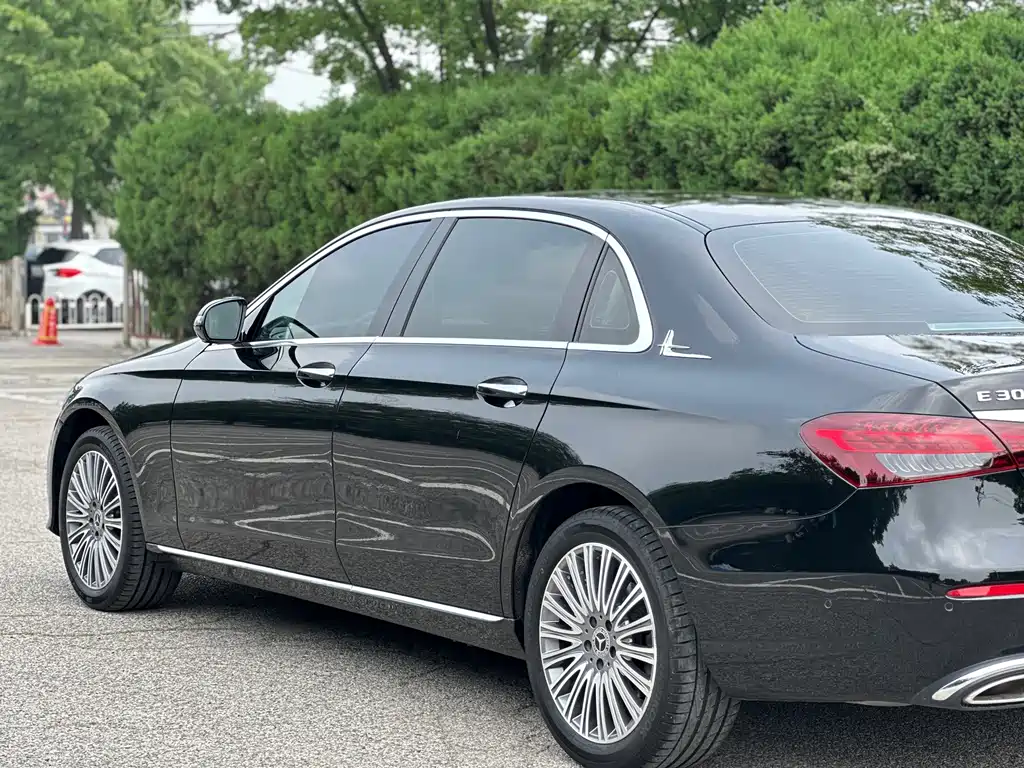 Mercedes-Benz E-Class 2022 — фото 13