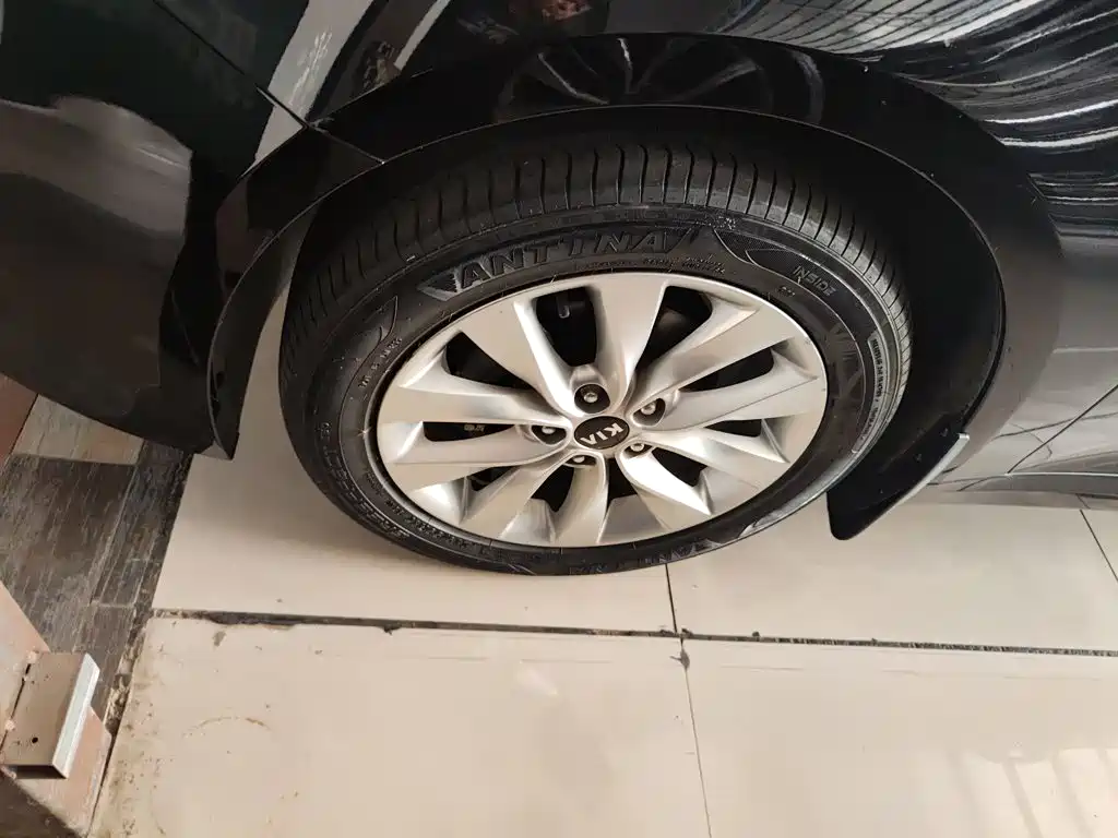 Kia K5 2017 — фото 25