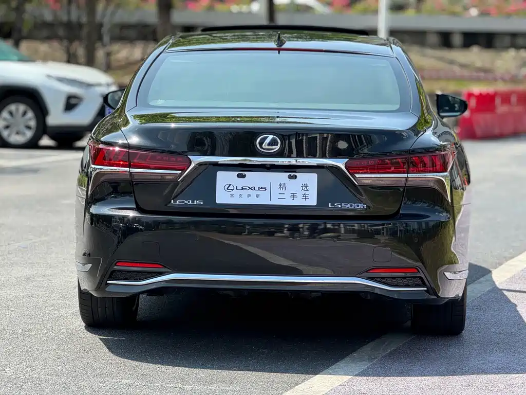 Lexus LS 2019 — фото 17