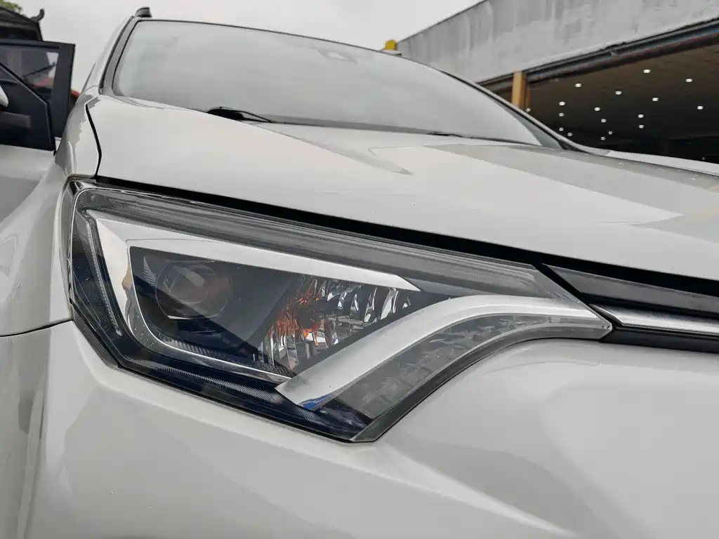 Toyota RAV4 2016 — фото 15