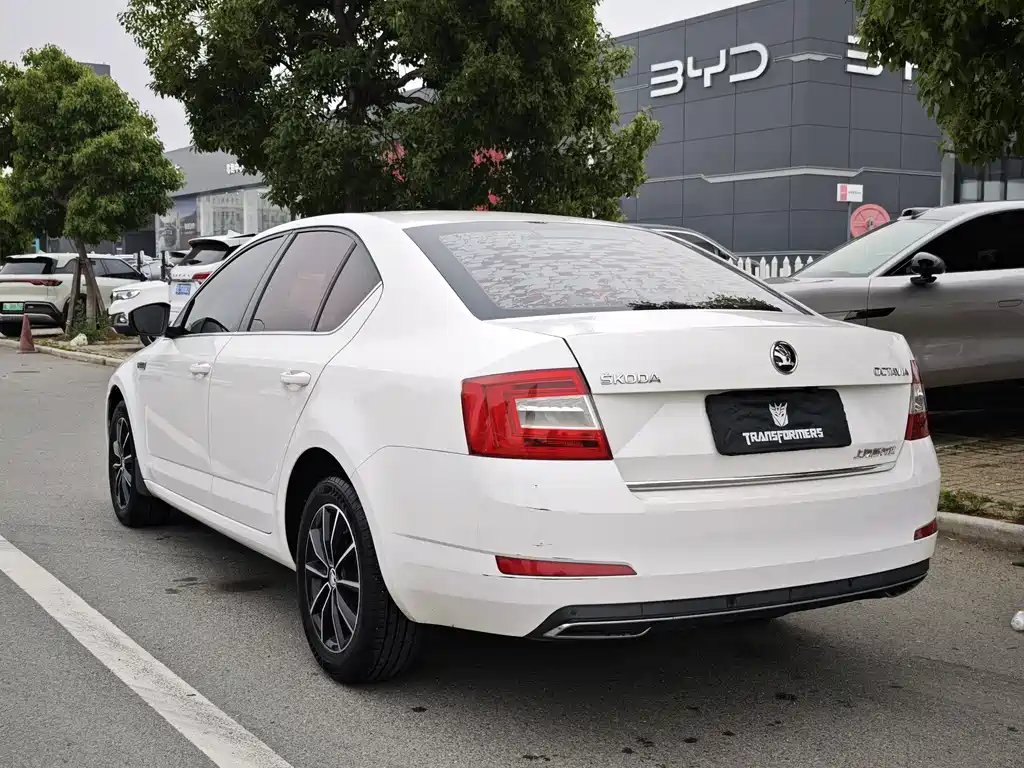 Skoda Octavia 2017 — фото 4