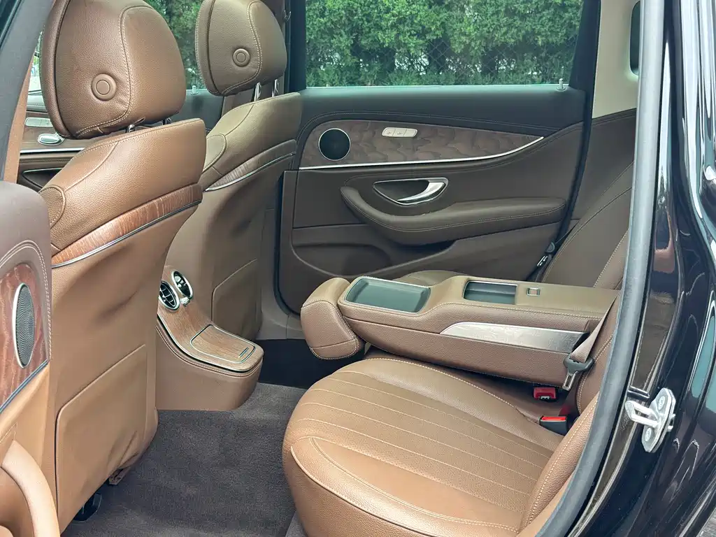 Mercedes-Benz E-Class 2022 — фото 28