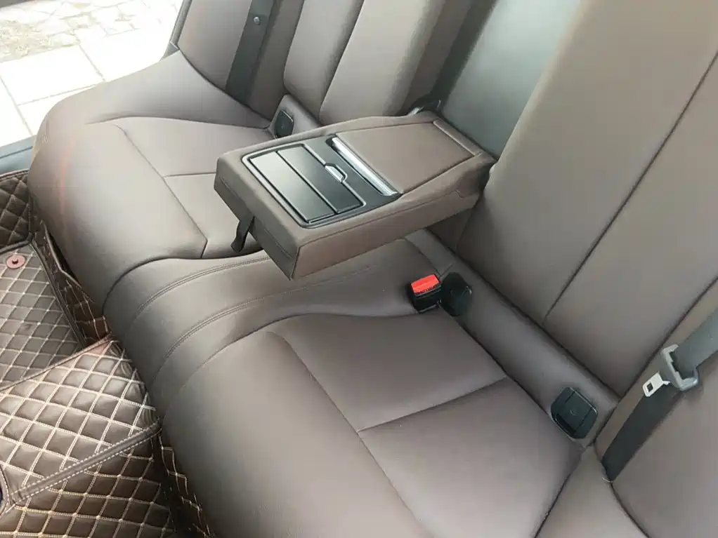 BMW 3 Series 2018 — фото 14