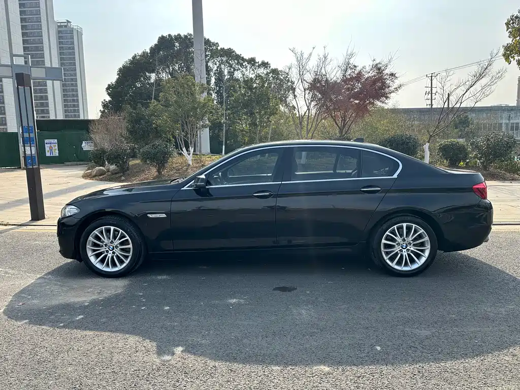 BMW 5 Series 2014 — фото 17