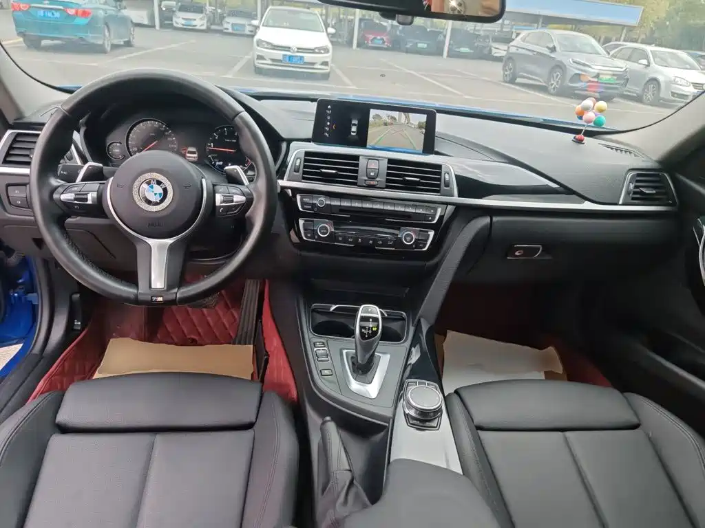 BMW 3 Series 2018 — фото 10