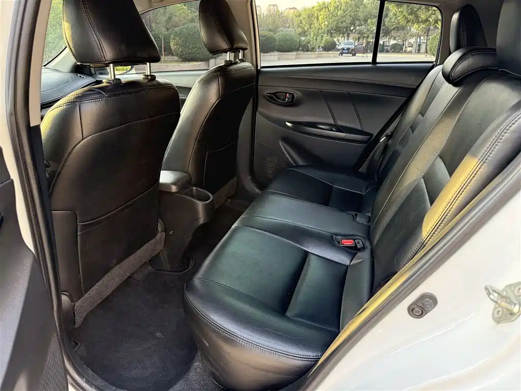 Toyota Yaris L 2022 — фото 23