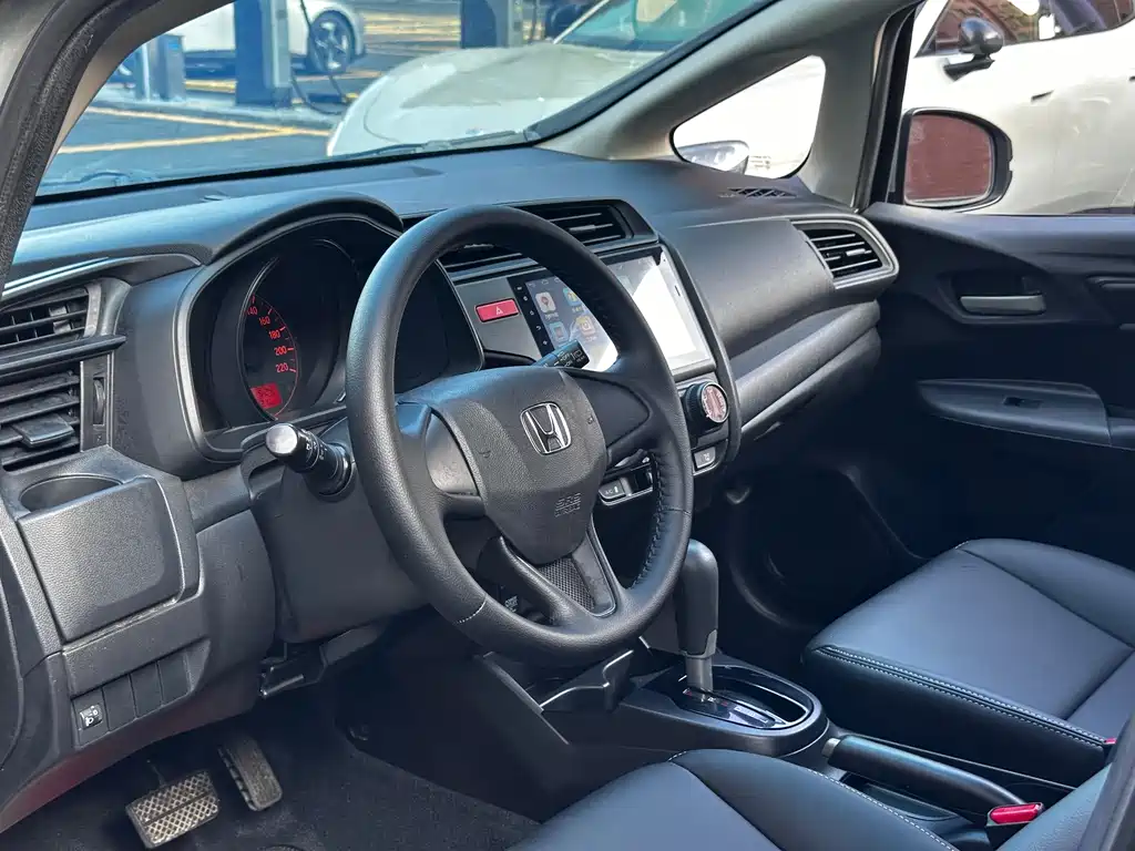 Honda Fit 2016 — фото 25