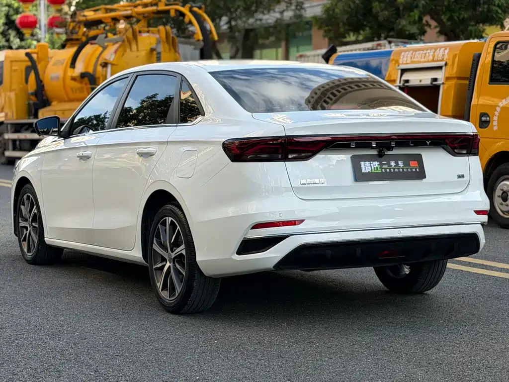 Geely Emgrand 2022 — фото 15