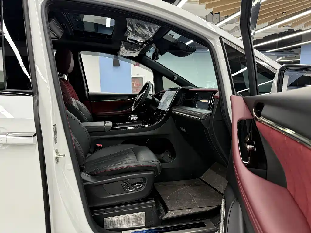 GAC Motor Trumpchi M8 2023 — фото 33