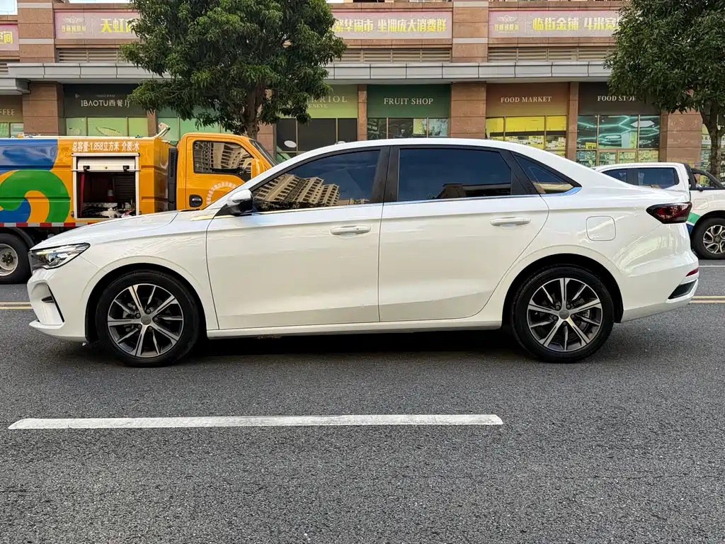 Geely Emgrand 2022 — фото 12