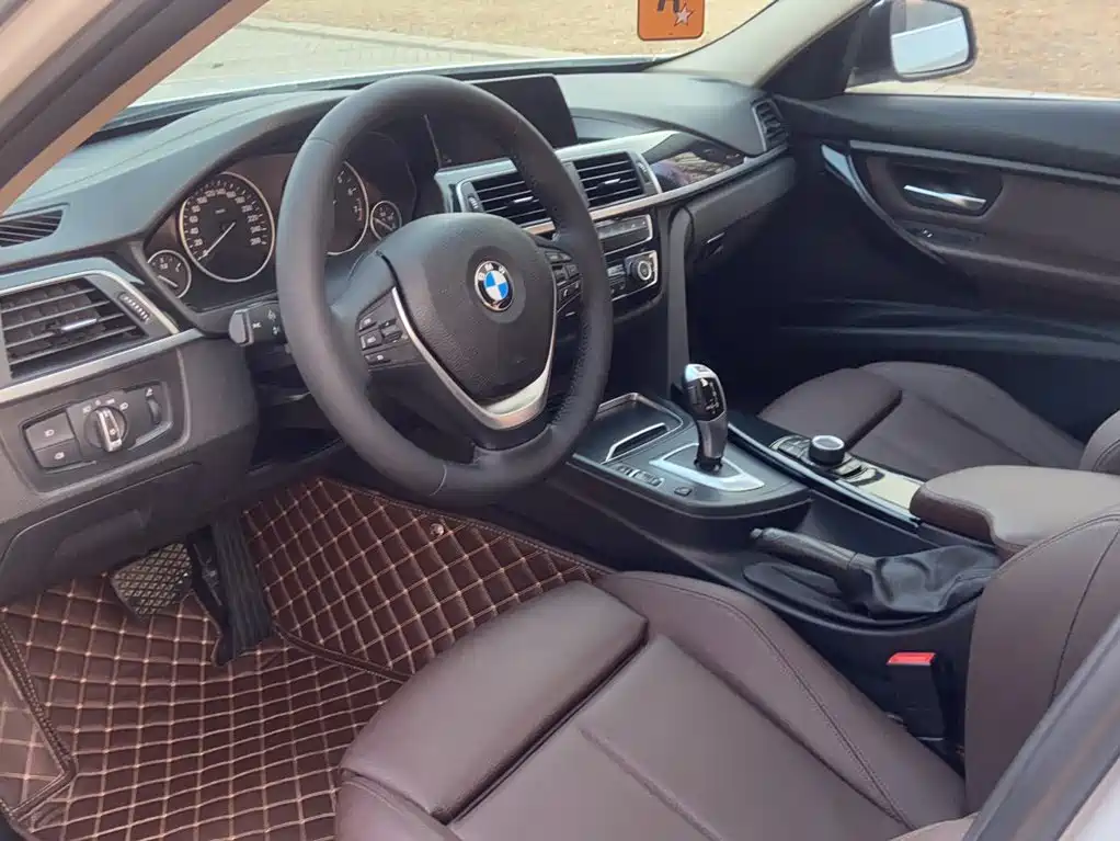BMW 3 Series 2018 — фото 18
