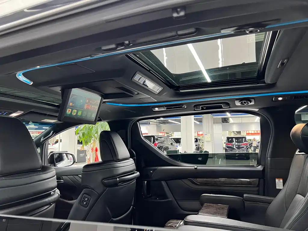 Toyota Alphard 2018 — фото 10