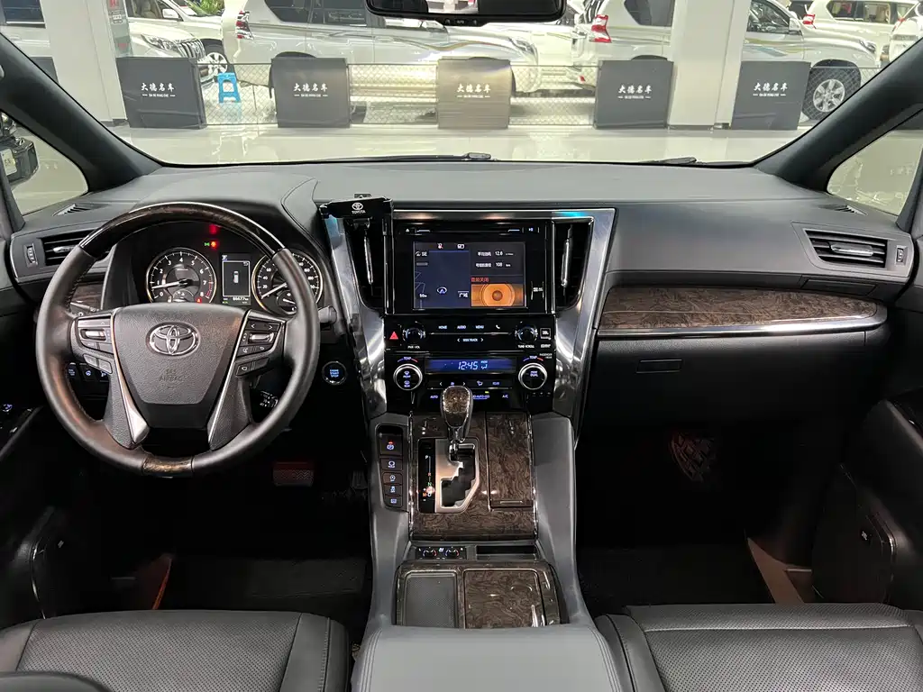 Toyota Alphard 2018 — фото 16