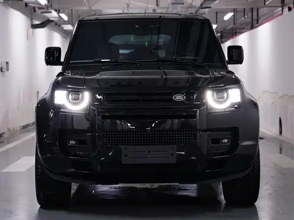 Land Rover Defender 2025