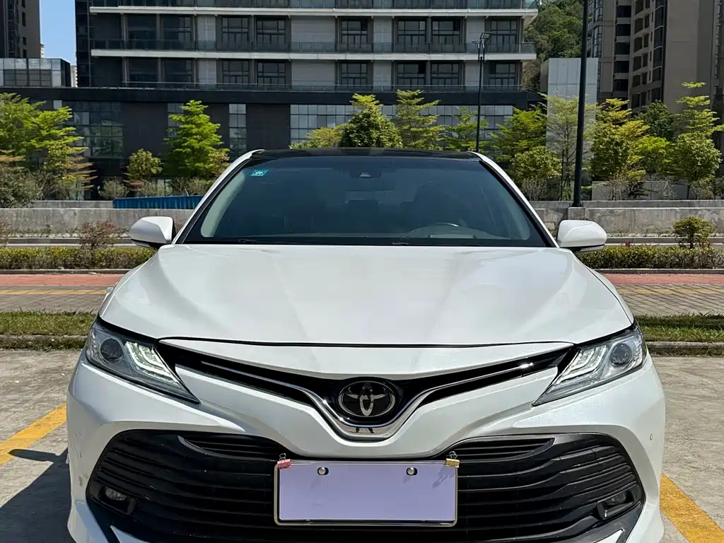 Toyota Camry 2019 — фото 2