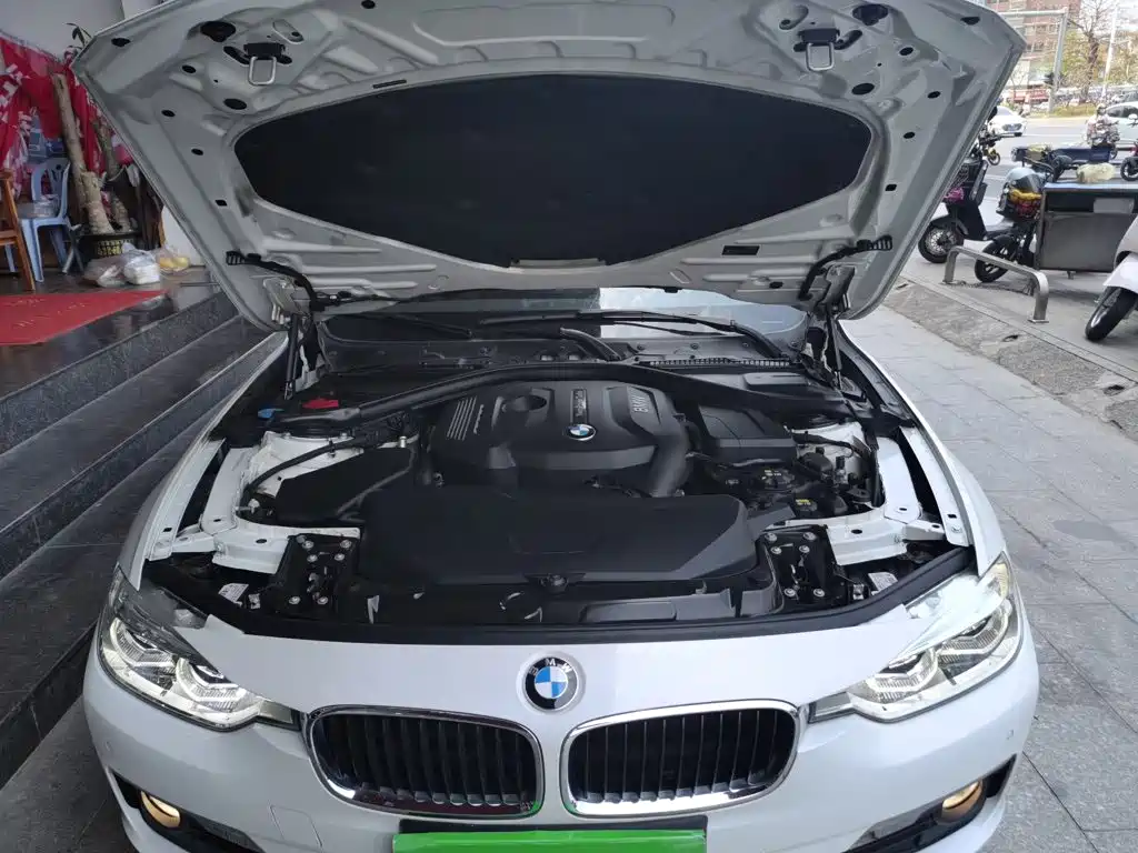 BMW 3 Series 2017 — фото 16
