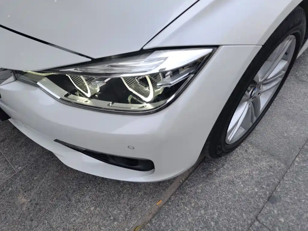 BMW 3 Series 2017 — фото 18