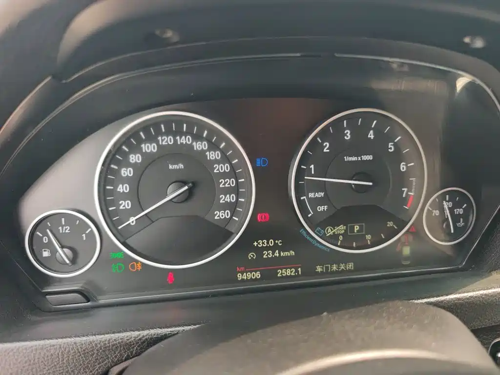 BMW 3 Series 2018 — фото 12