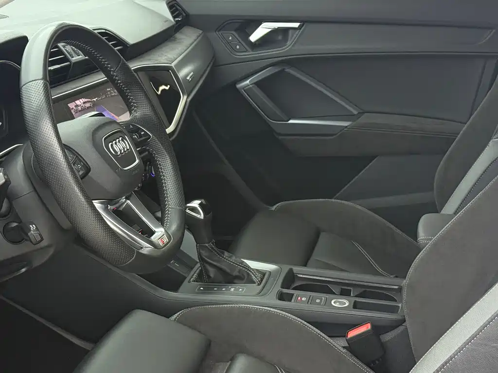Audi Q3 Sportback 2021 — фото 18