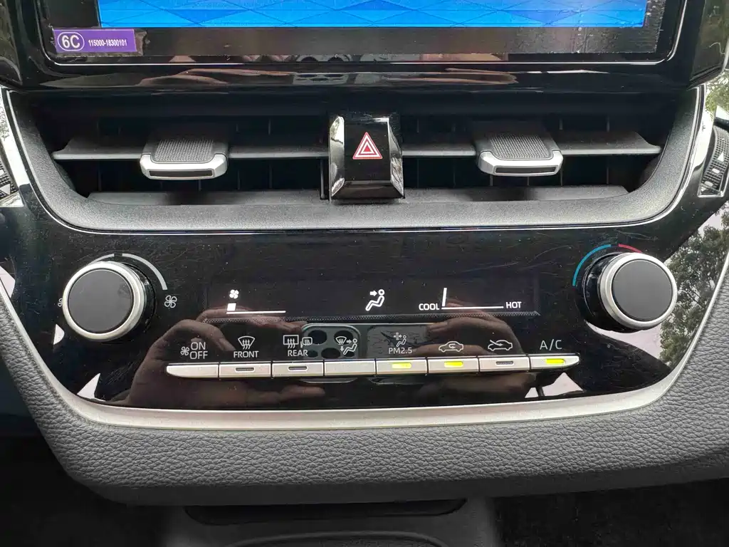 Toyota Corolla 2023 — фото 23
