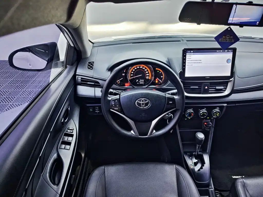 Toyota Yaris L 2022 — фото 9