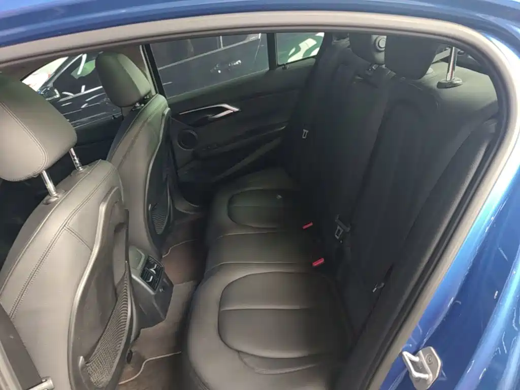 BMW 1 Series 2018 — фото 17